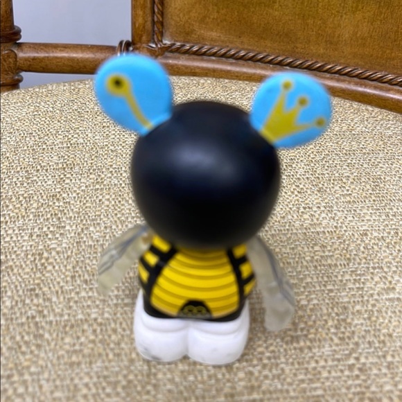 EUC Vinylmation Urban Series 6 “Queen Bee” - Picture 3 of 5